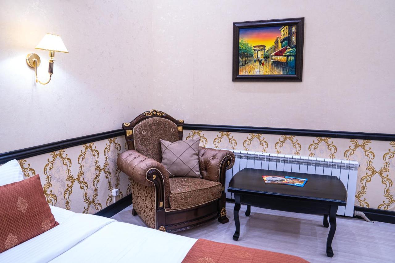 Belon Lux Hotel Astana Exteriör bild